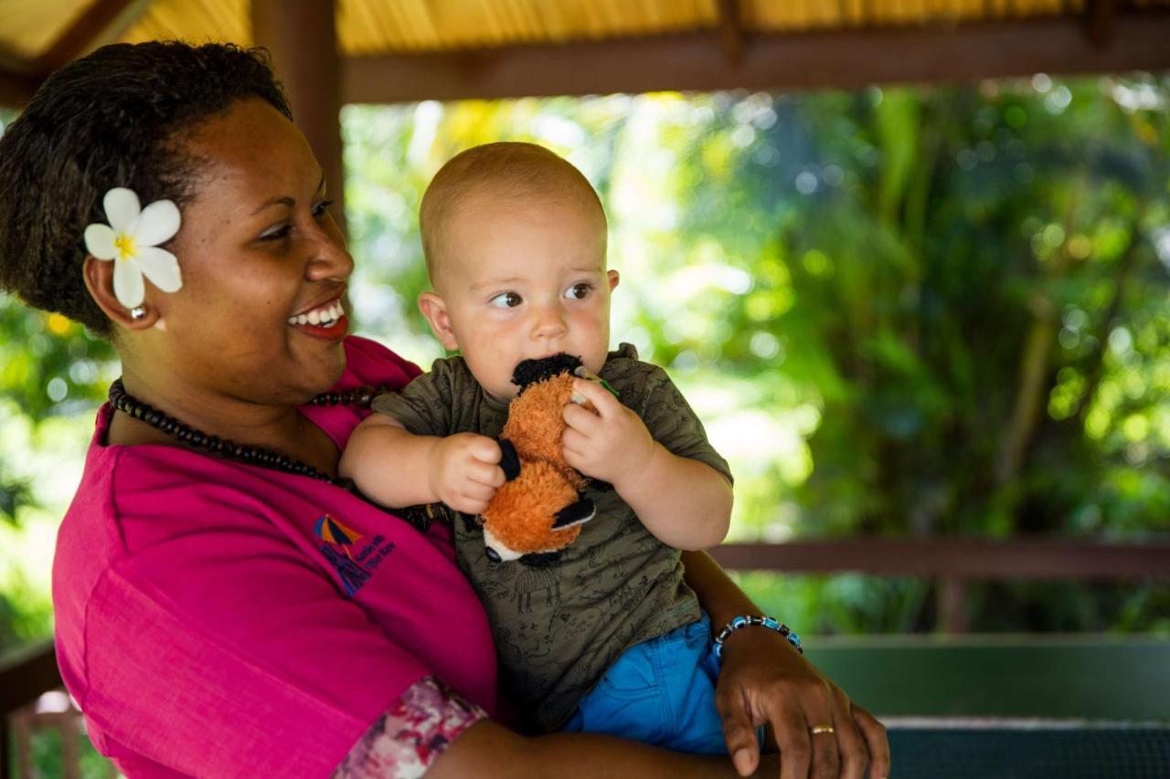 奥瑞格斐济海滩度假酒店 克罗托格 外观 照片 A mother and child in the Marshall Islands